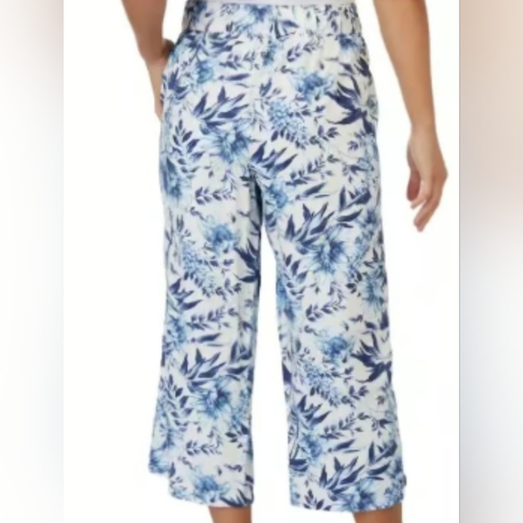 Tahari Linen Blend Wide Leg Blue and White Foral with elastic waist pants 1X - Picture 2 of 7